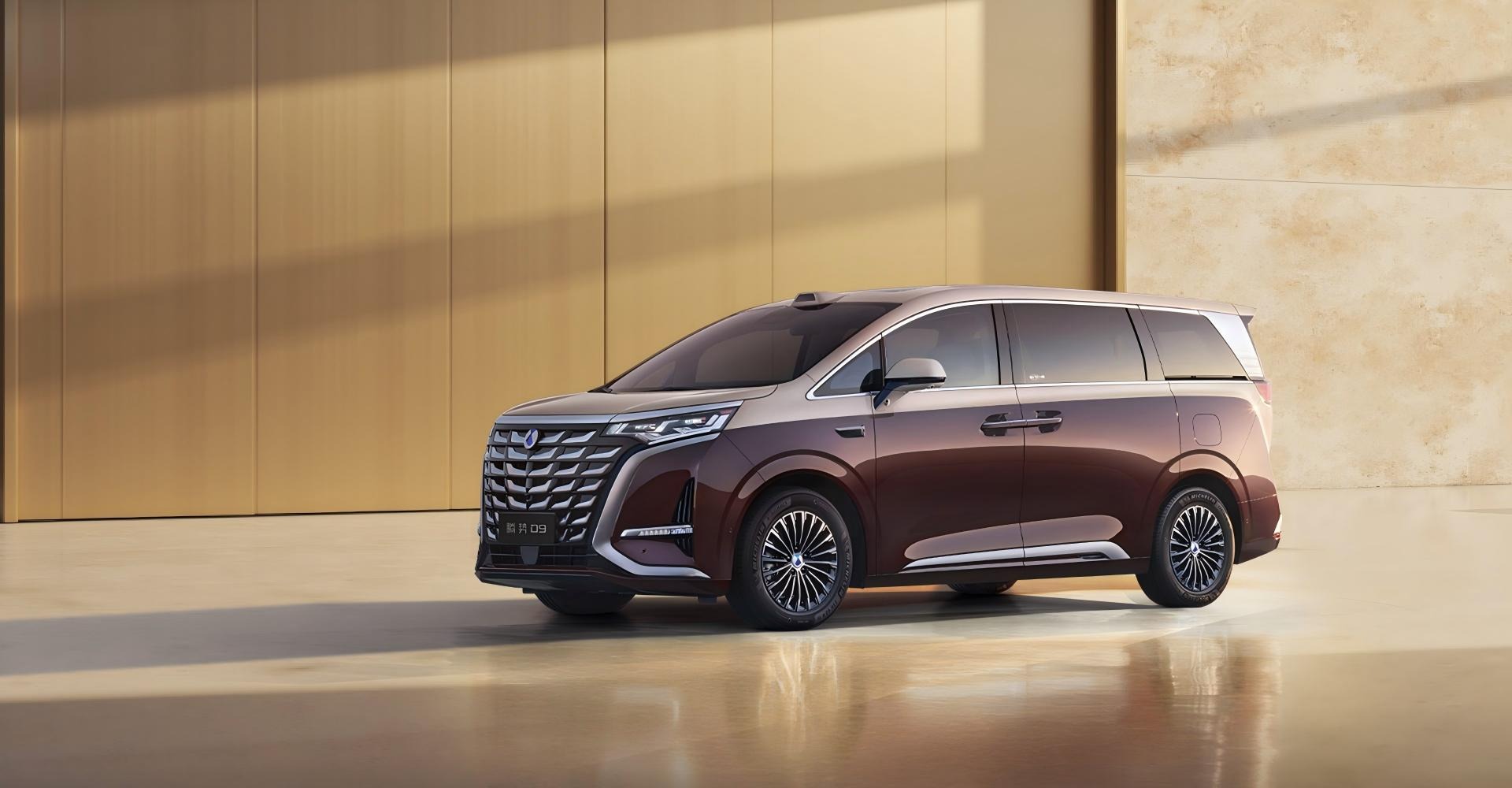 腾势D9 新能源旗舰D9 DM-i